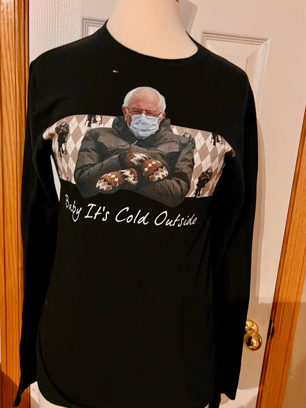 Bernie Sanders Black Long-Sleeve Graphic Tee with Mittens and Mask Print